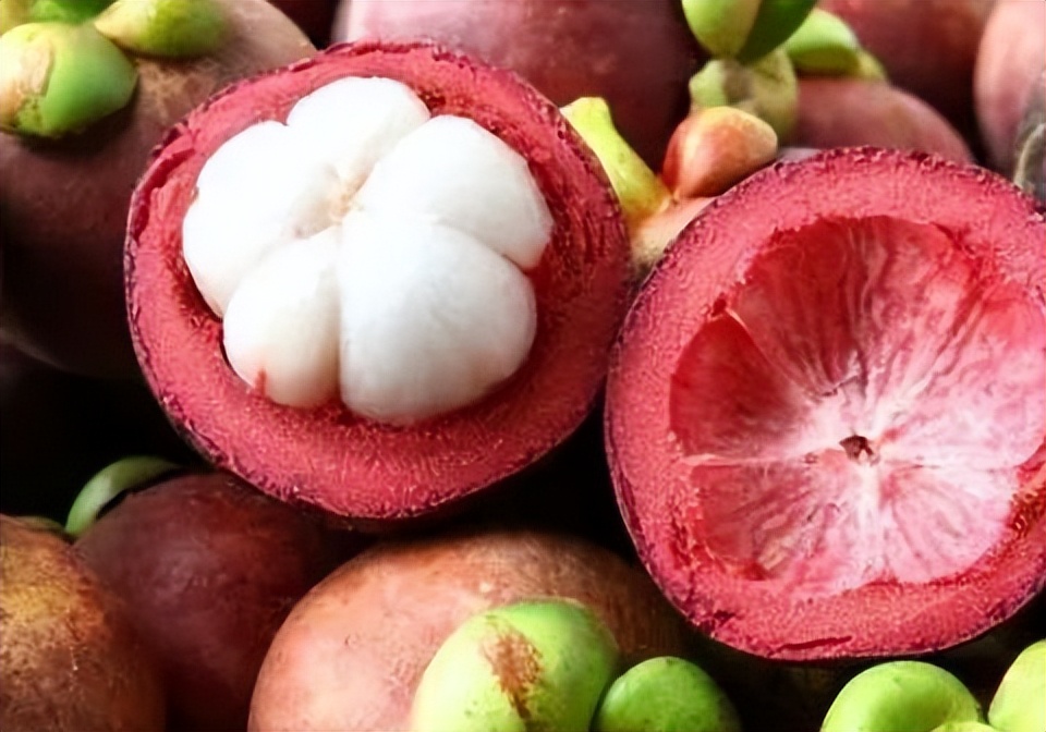 女人来例假千万别吃八种水果,例假来了千万别碰3种水果