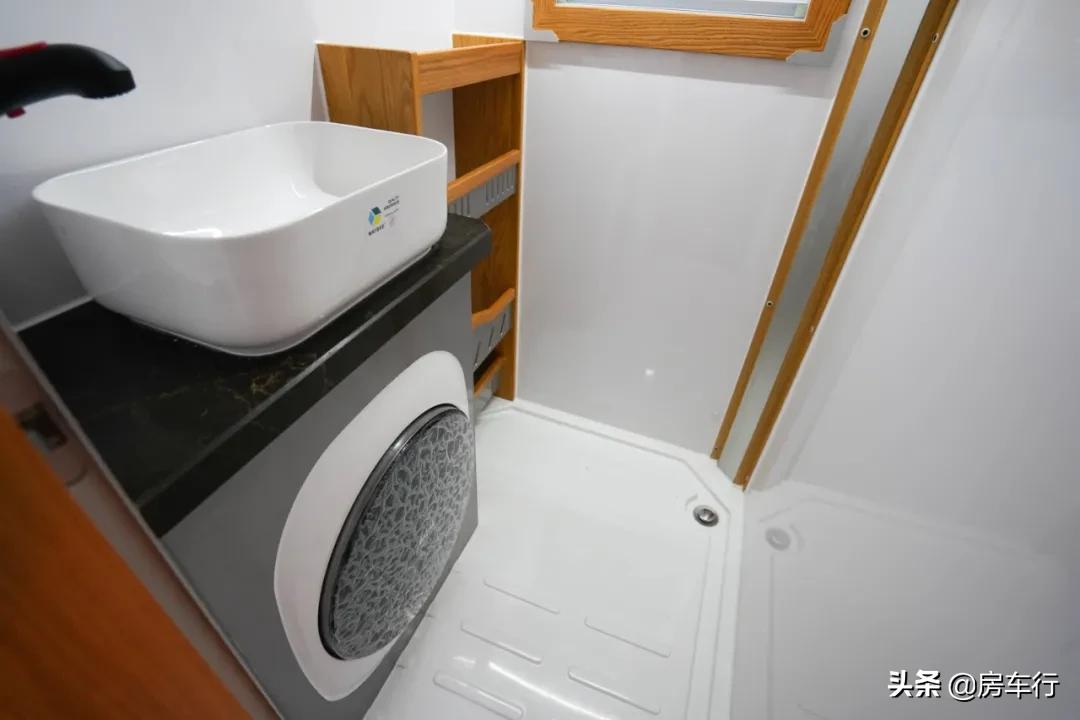 13万b型房车有几款可选,大通旅行家v90房车2021年