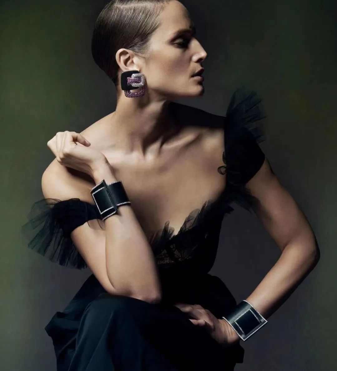 登上苏富比、用各种奇特新材质……邀你进入这位意大利设计师的珠宝新世界