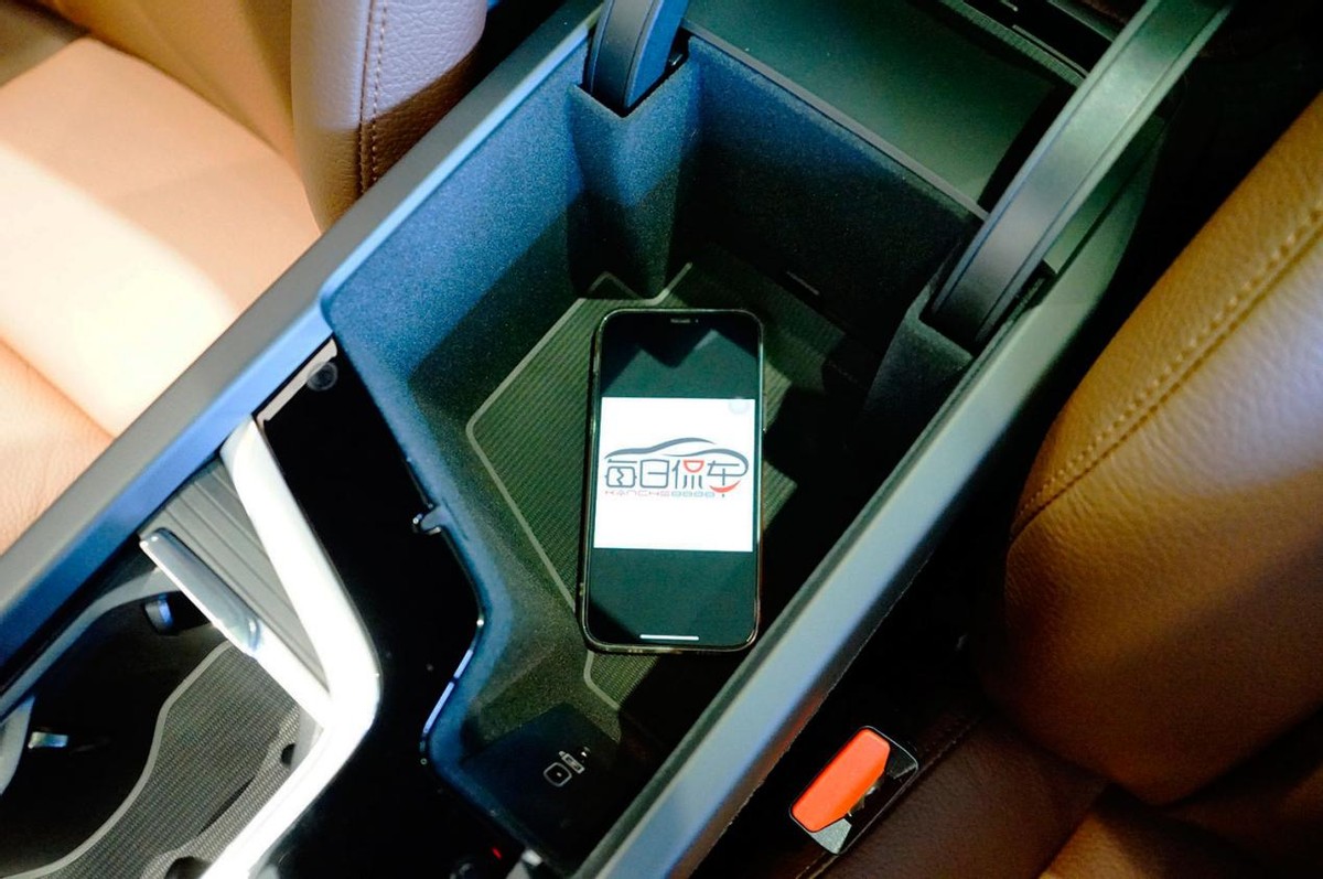 沃尔沃xc902022款t8试驾评测,沃尔沃xc602022款哪个颜色好看