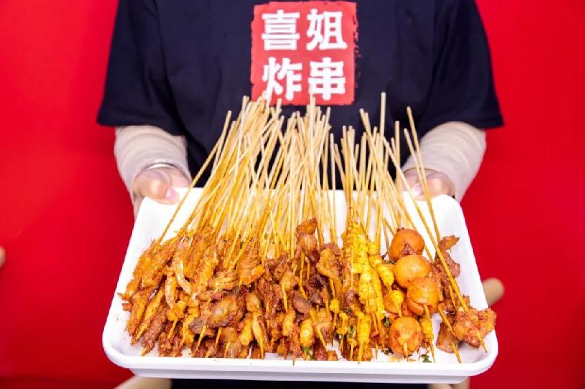 靠10平米店铺月赚8万,在小镇上开一家蜜雪冰城年利润