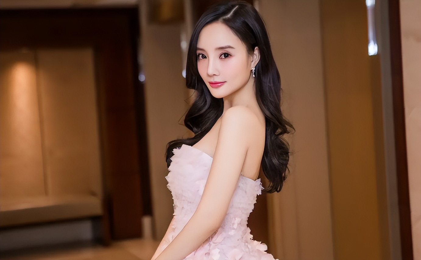 因整容毁掉前途的女星,整容改命的五位明星