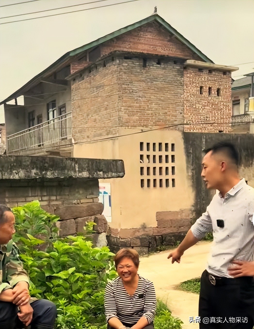 40岁养鸡一年能赚多少钱,养鸡1万只鸡一年赚50万