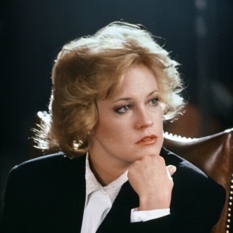 《打工女郎》中展现的女性主义和社会问题对当代社会有何影响？