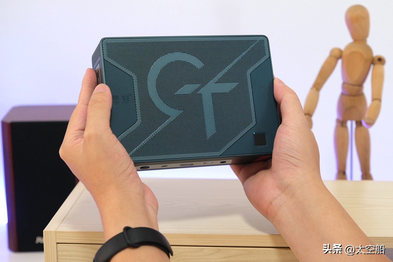 零刻gtr7和同配置笔记本,零刻gtr7电脑测评