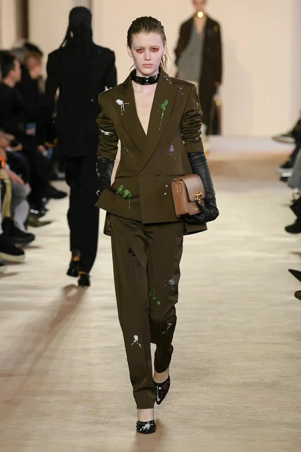 undercover2023秋冬秀场细节,undercover2017新款服装