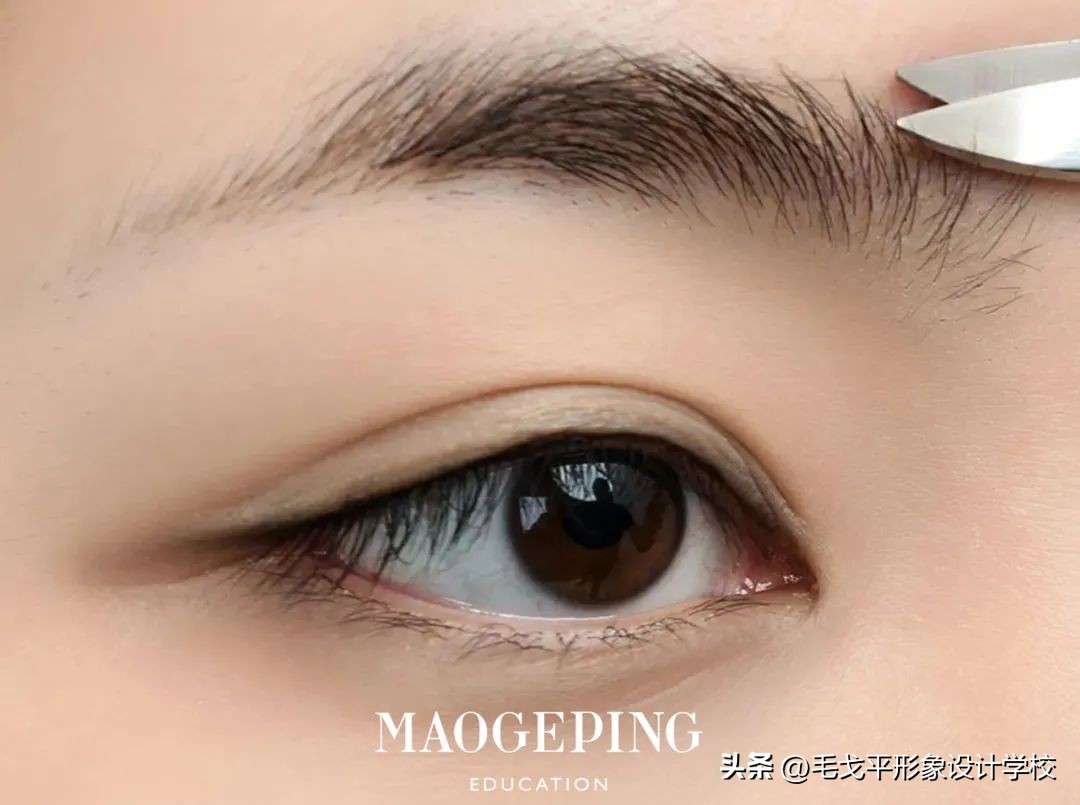 新手必看的保姆级化妆教程,新手保姆级修眉教程
