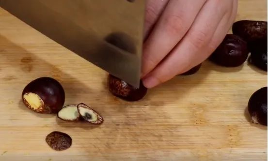 板栗用瓶盖怎样能去皮,板栗去壳一个瓶盖就能搞定