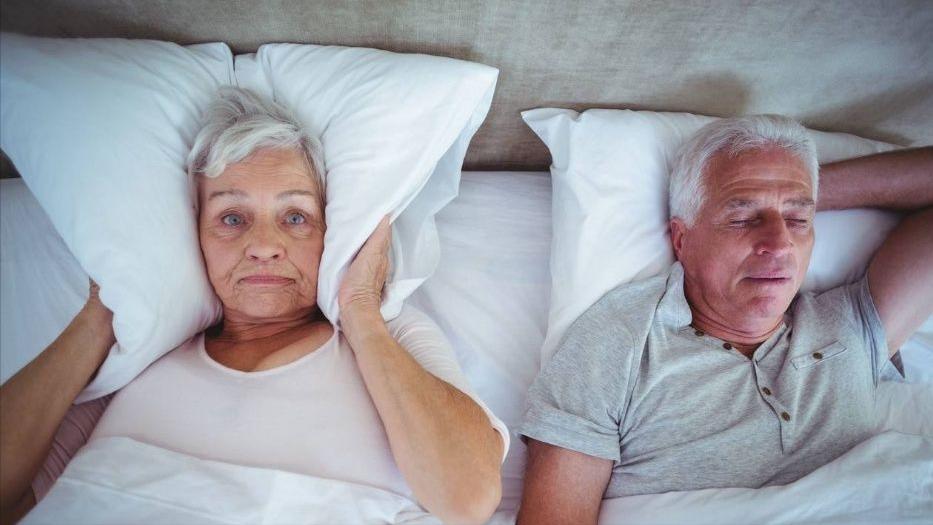 50多岁每天5点就醒了怎么回事,35岁入睡困难且易醒正常吗