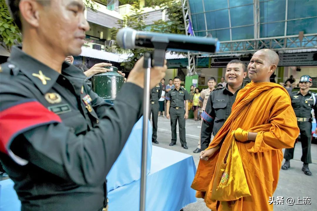 泰国抽签征兵现场,抓马程度堪比《甄嬛传》