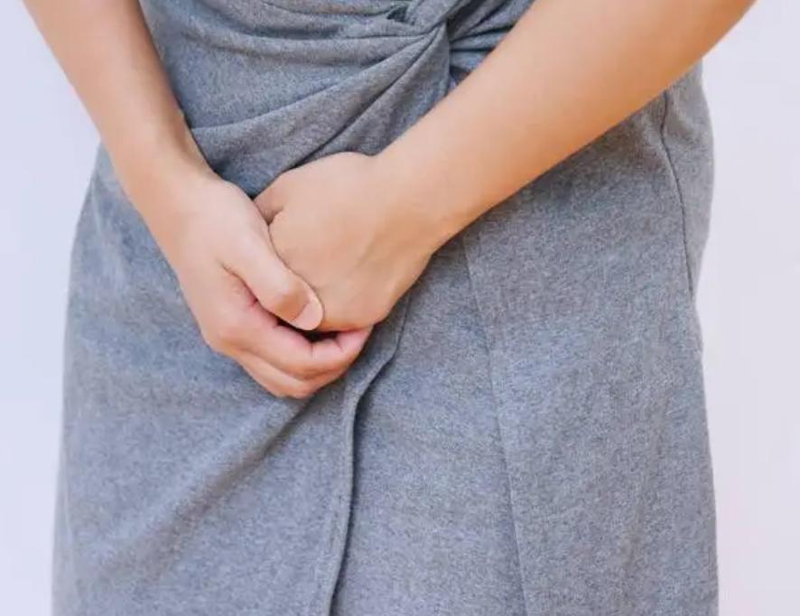 女性阴道有白色泡沫排出来，是咋回事？暗示了什么？医生给出答案