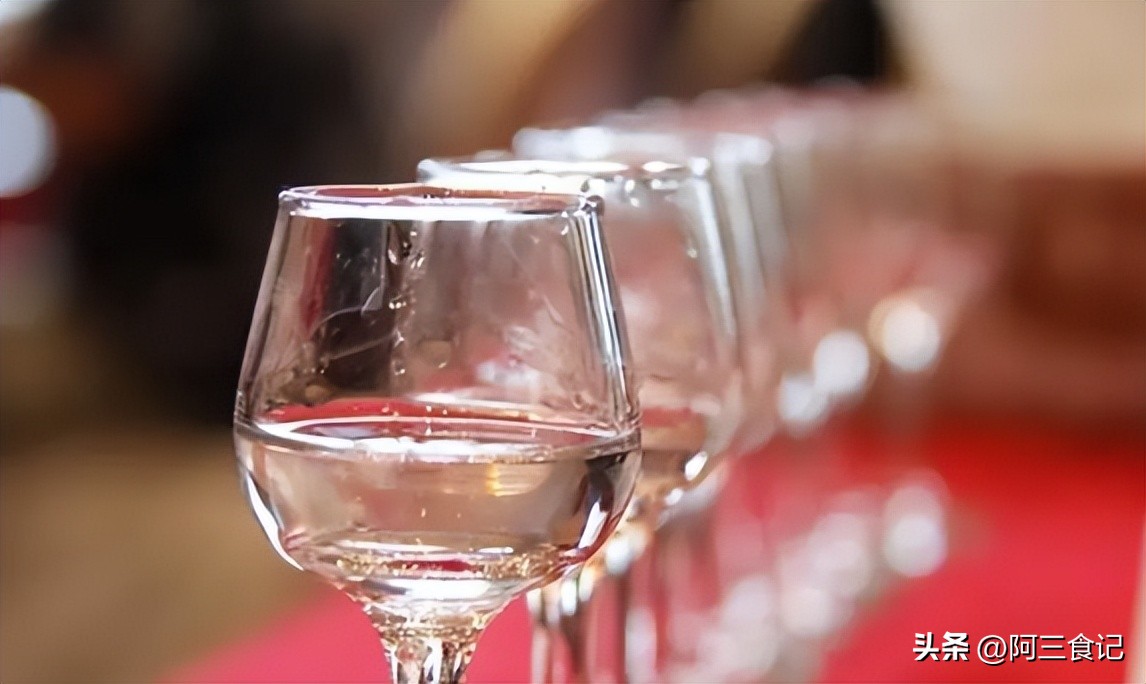 烟酒店没人怎么这么赚钱,有些酒店都没人入住怎么赚钱