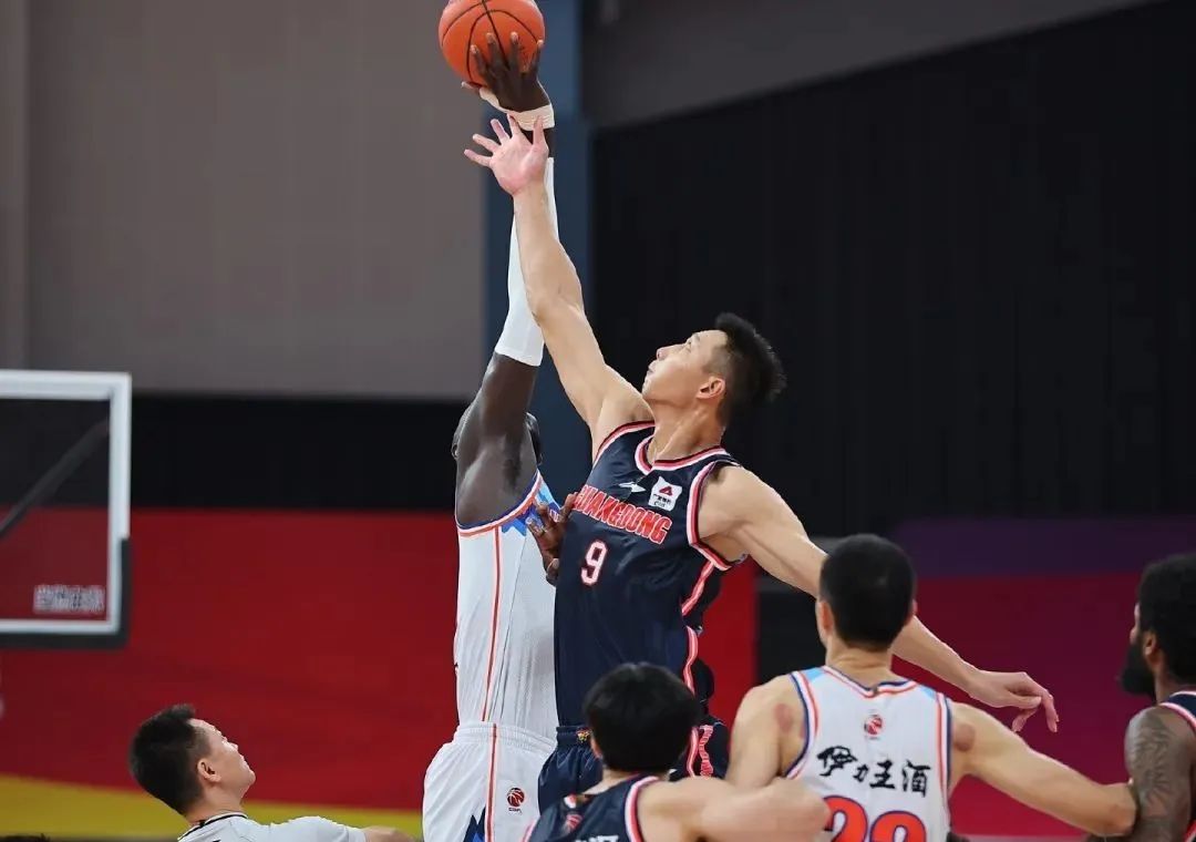 阿联为广东拼下最后的努力,阿联4强战广东队