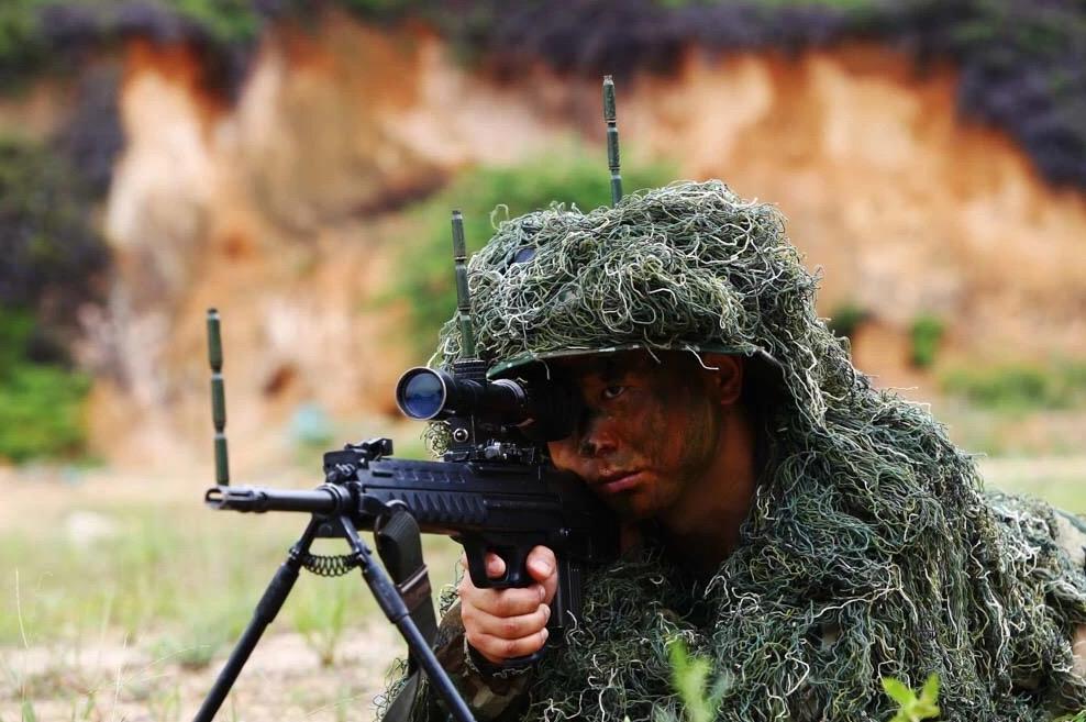 炮刹！台军战力有多差？“阿帕奇”降落，炮管杵地弯曲变形