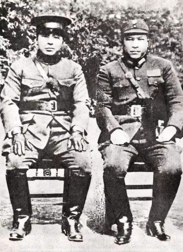 红军进攻被联络员叫停，团长大骂：他是叛徒