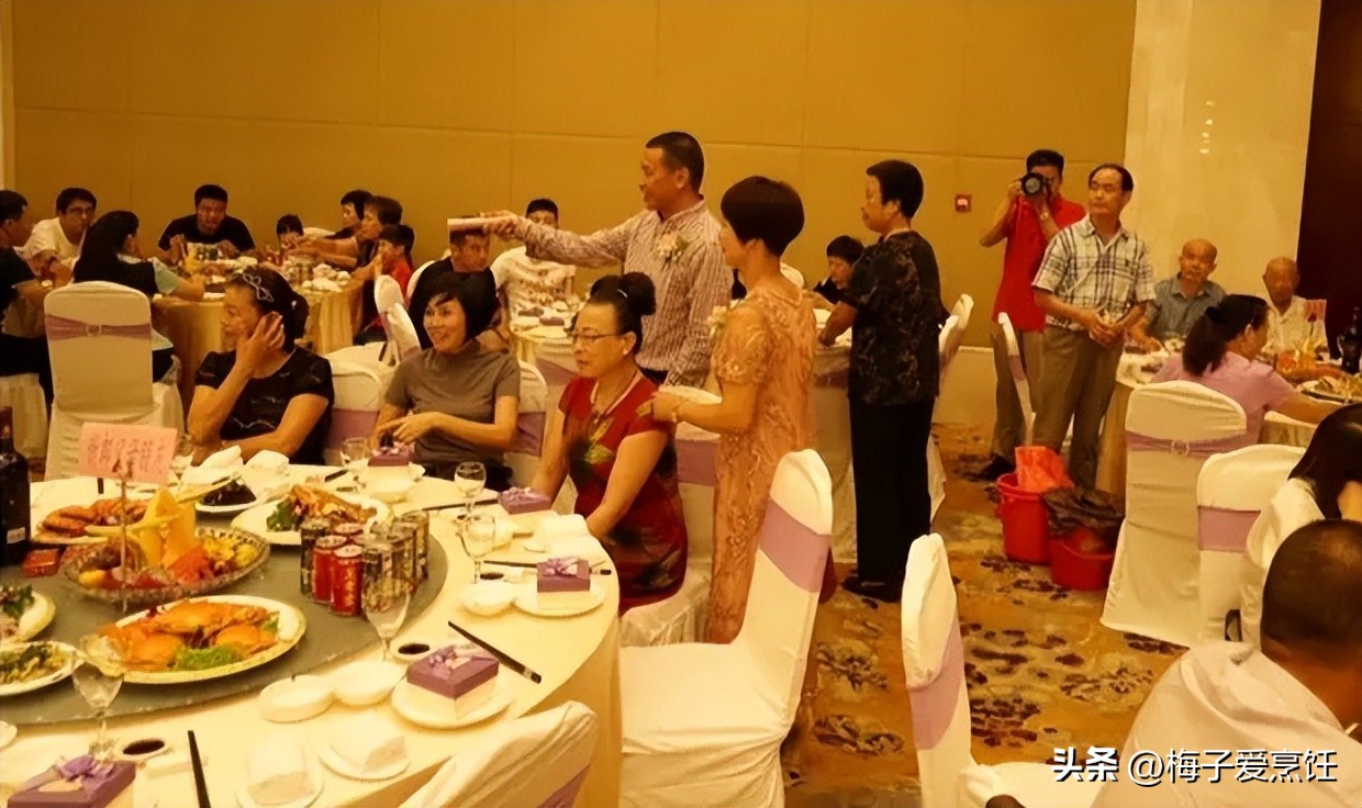 郑州富豪嫁女儿,郑州富豪嫁女儿陪嫁劳斯莱斯