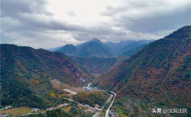 中国*产党共**第二十次全国代表大会今日开幕【10月16日周日新闻速览一分钟】