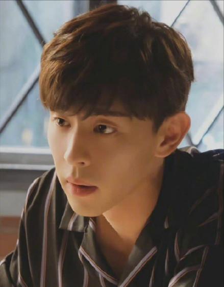 热搜爆了！邓伦偷*税逃**款4765.82万元，明星为什么爱*税逃**？