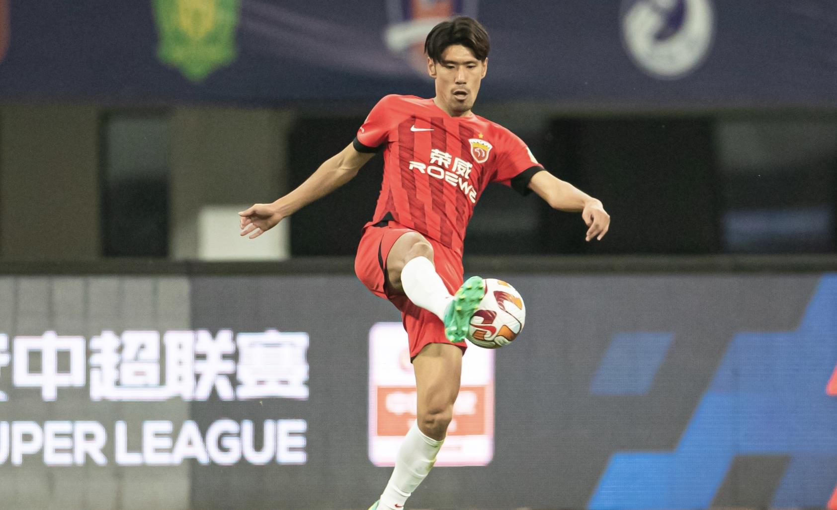 半场战报长春亚泰0-0上海海港,上海海港5-2长春亚泰评论