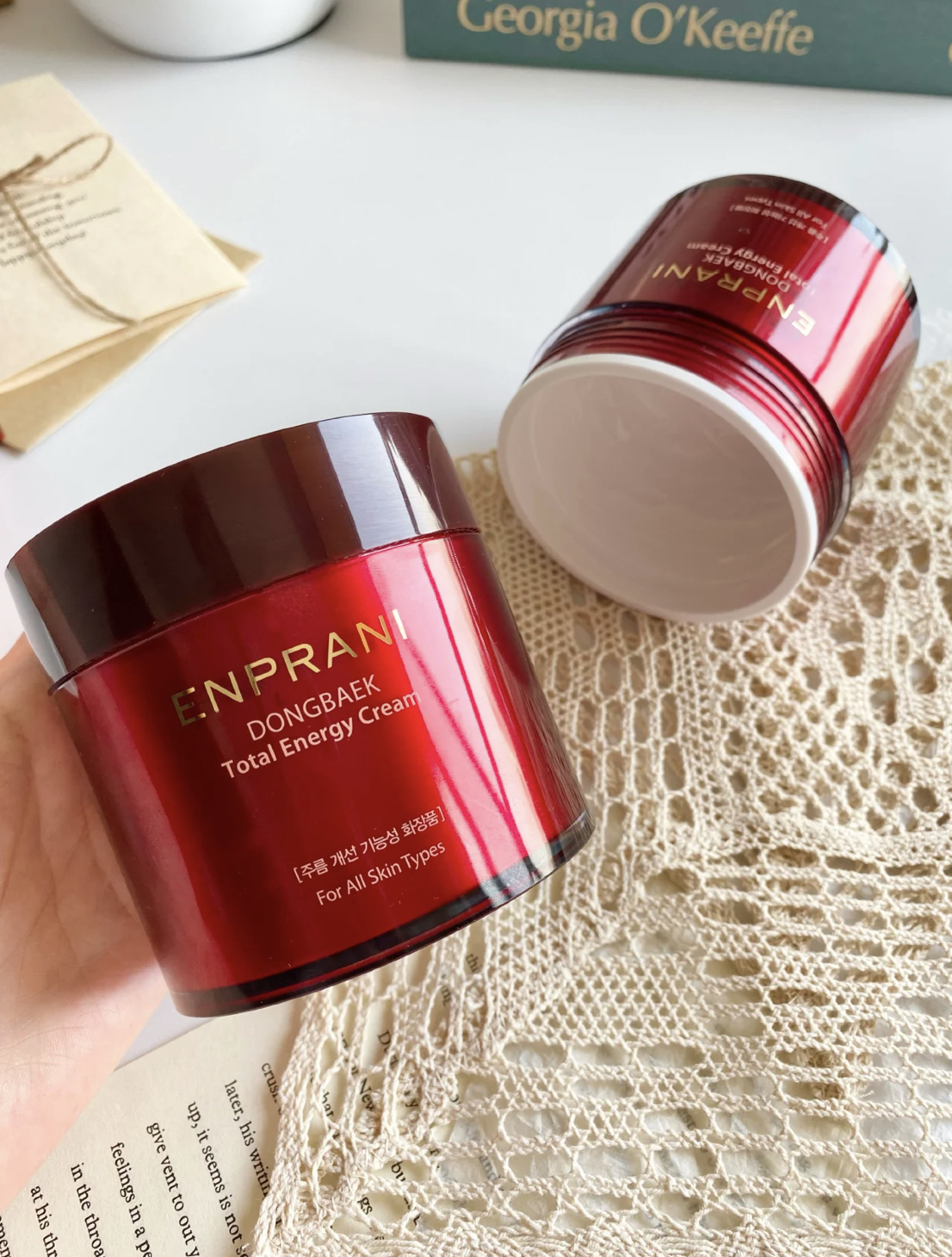 年轻的女孩子用哪一款面霜更好,40岁女人好用面霜有哪些