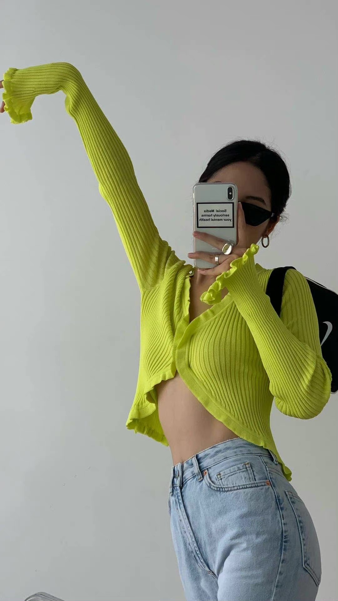 草莓熊白色主屏锁屏简单壁纸套图,手机主屏锁屏壁纸套图街景