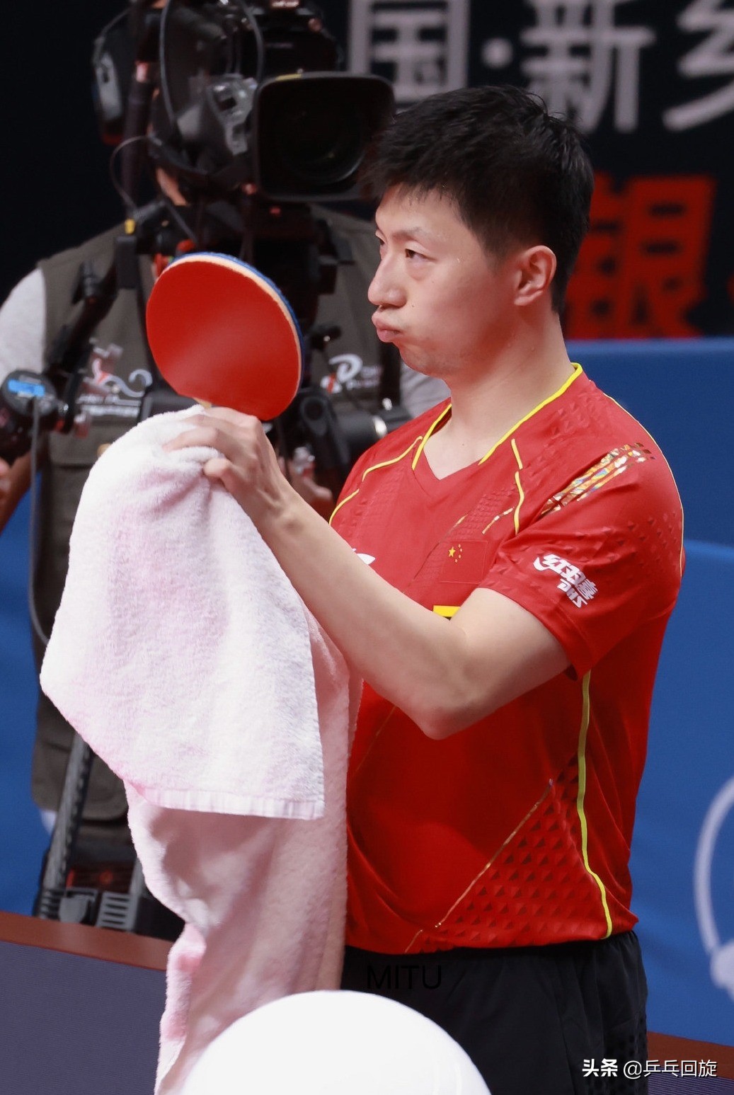 乒乓国手使用什么器材,乒乓球员器材