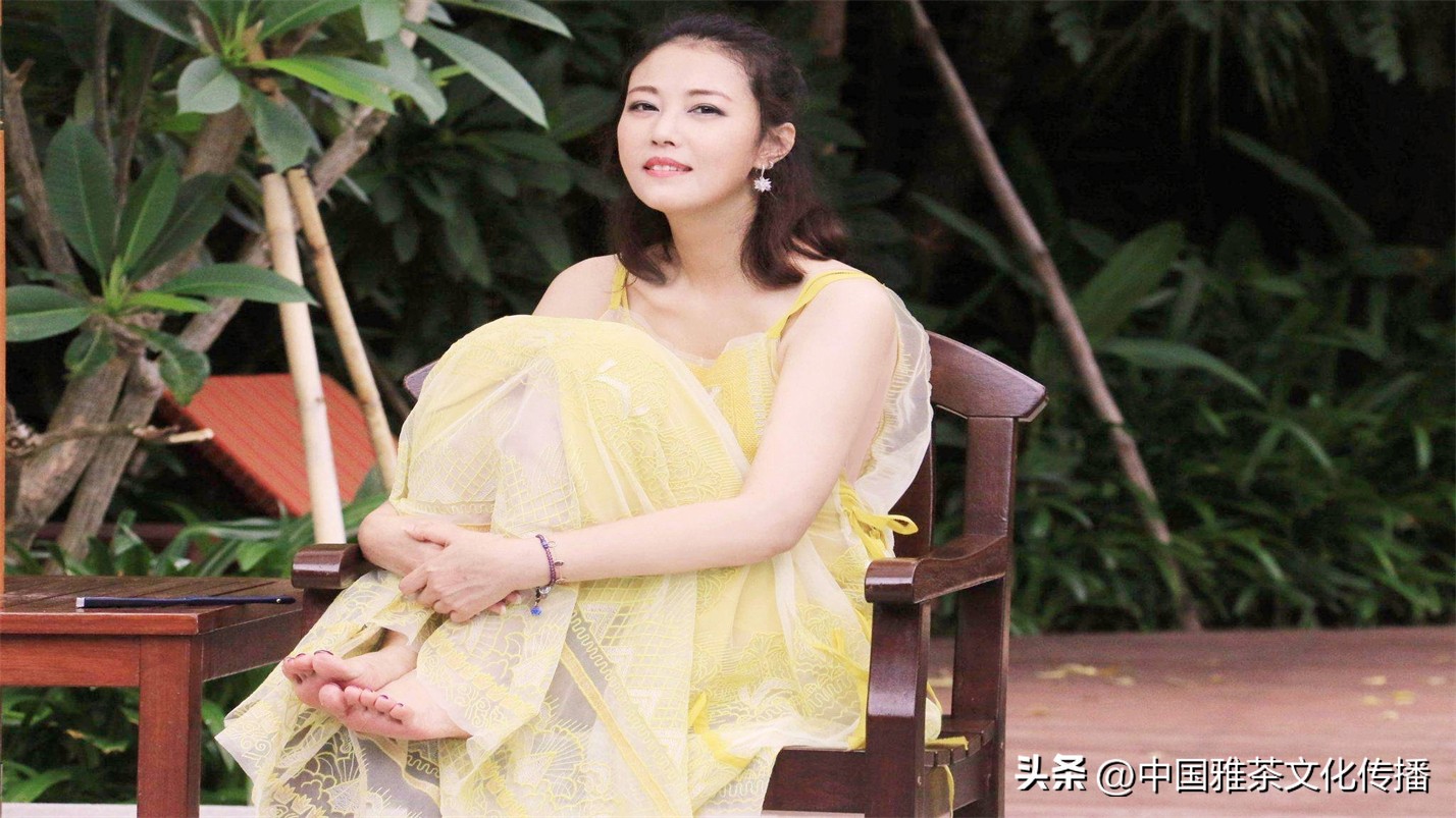 往事越千年人生弹指间意思解释,往事越千年人生弹指间的含义