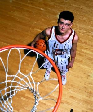 姚明自由球员球队报价,姚明新秀赛季详情