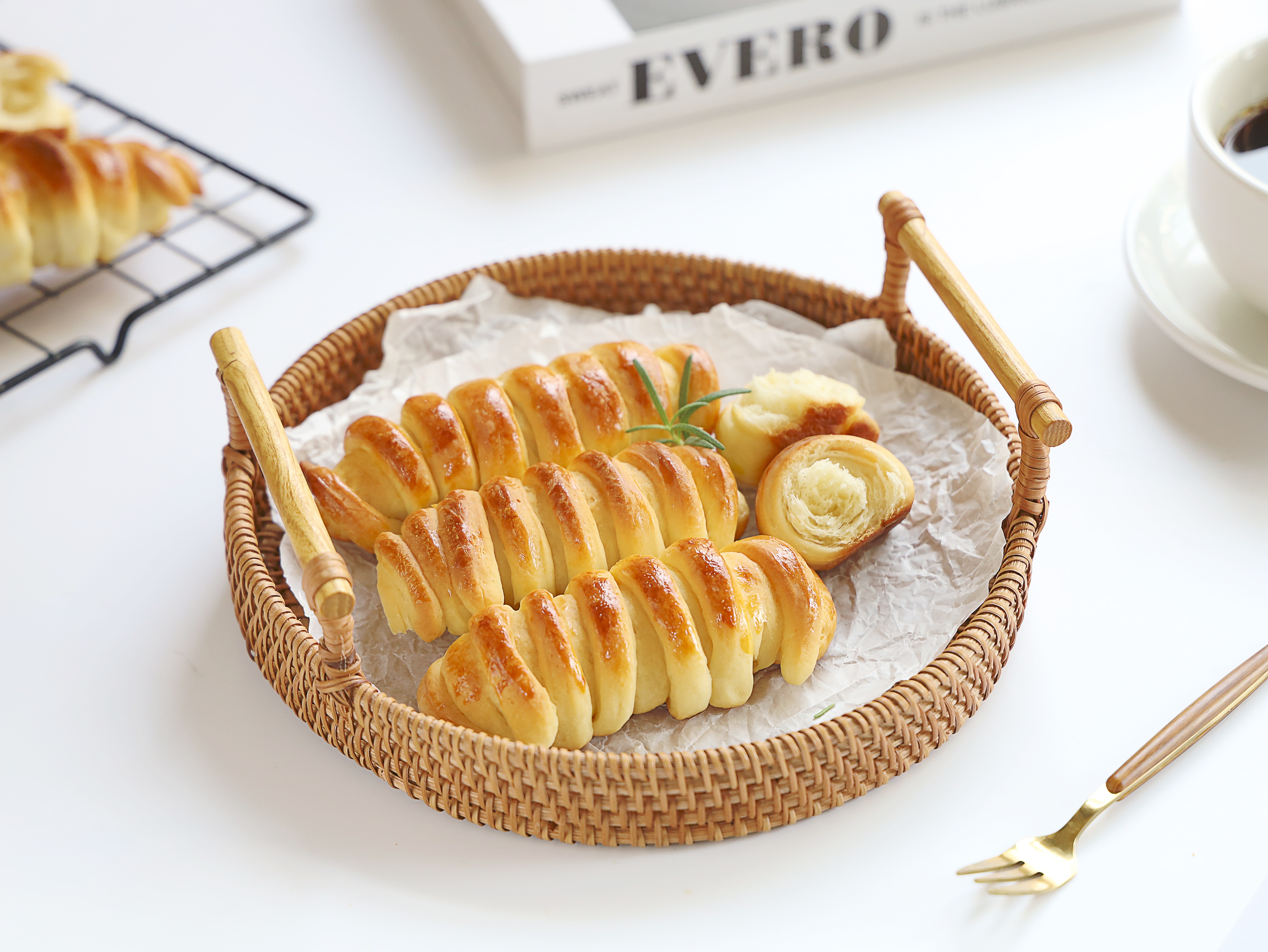 自己在家怎么做毛毛虫面包,毛毛虫面包不用黄油可以做成