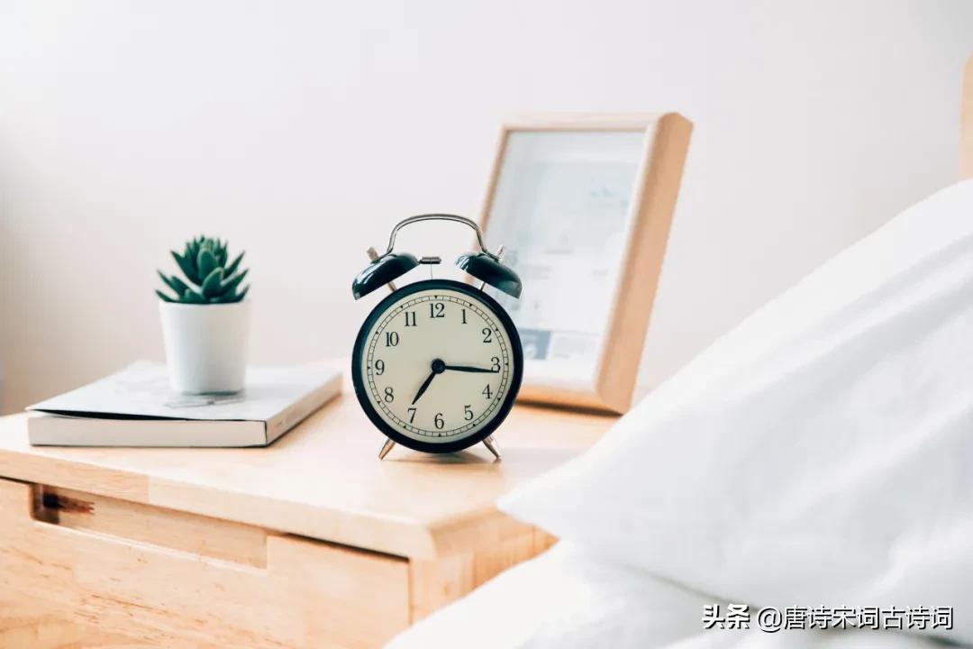 枕上诗书闲处好解释,枕上诗书闲处好讲解