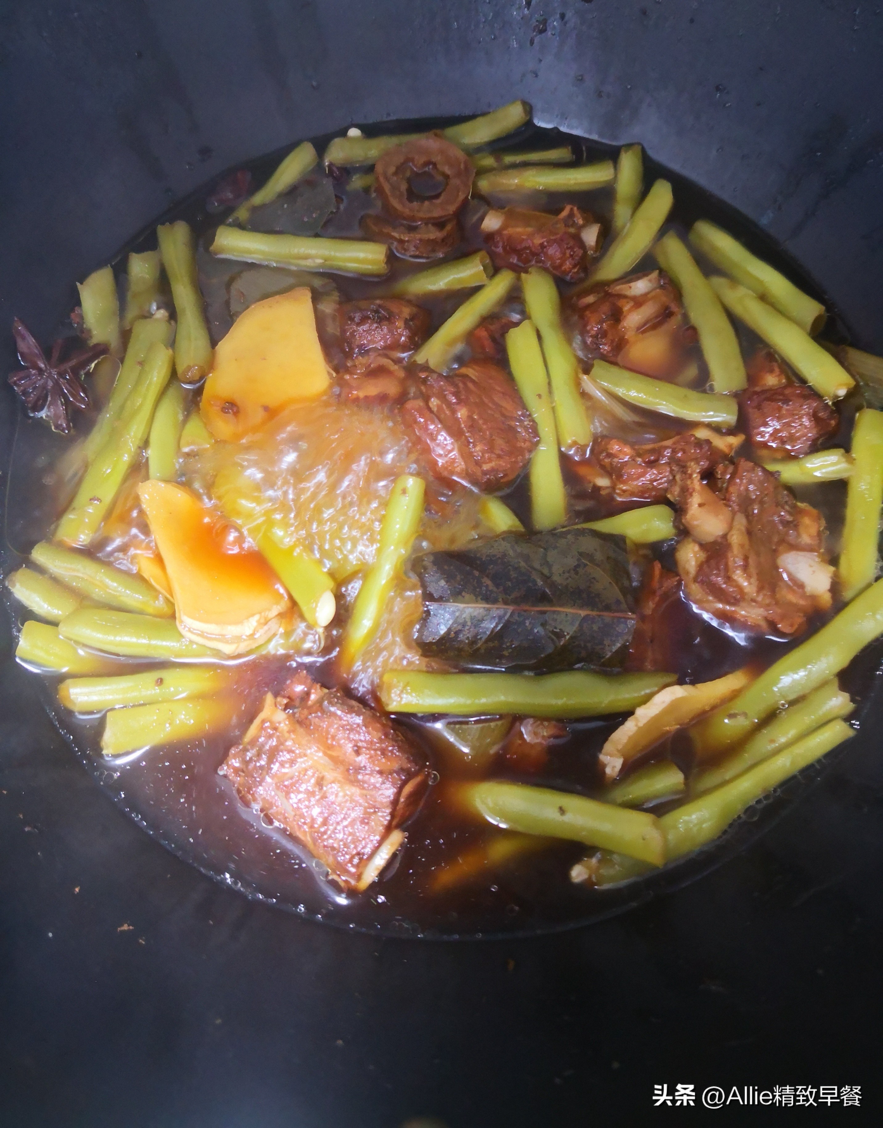 砂锅焖面老是粘锅怎么回事,豆角土豆西红柿焖面不会粘锅