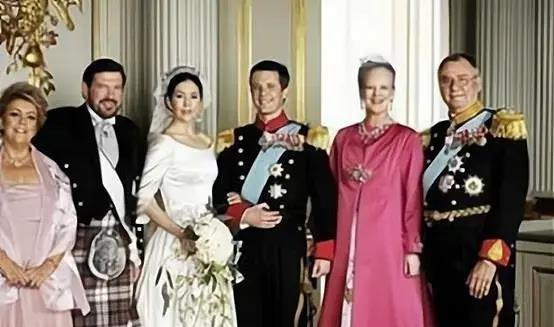 王妃嫁外国王室：巴黎奢品店工作，拒绝肯德基！