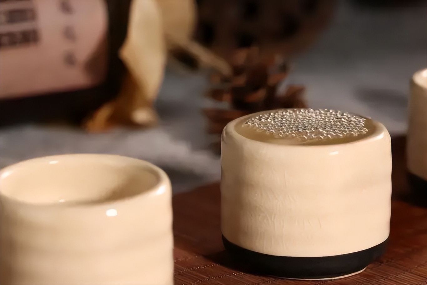 提醒中年人，散装酒少喝，这三种酒，全是便宜的粮食酒，建议尝尝