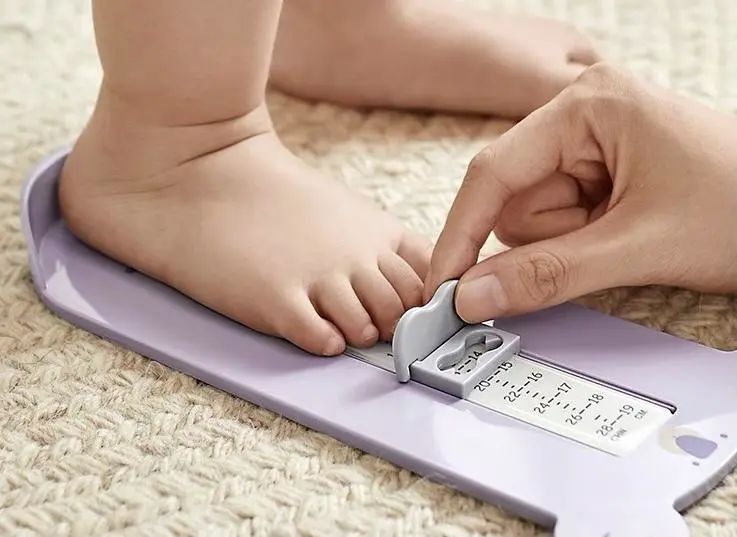 如何给宝宝选学步鞋,宝宝的第一双学步鞋