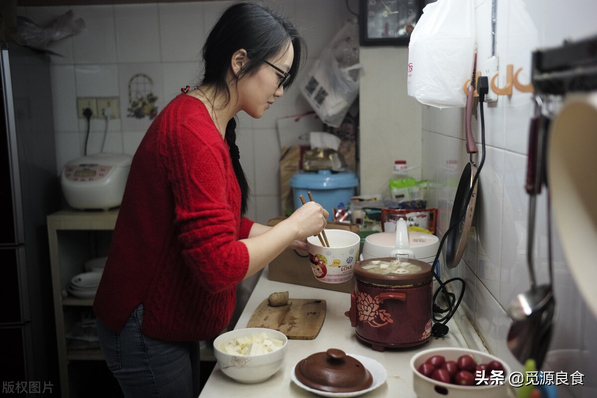 做菜什么时候放盐才好吃,炒菜放盐怎么掌握好才好吃