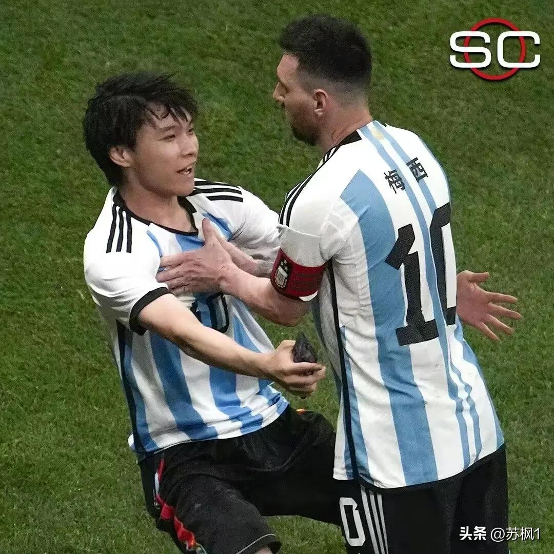 球迷冲进球场拥抱梅西被拘留,球迷冲进球场拥抱梅西拘留