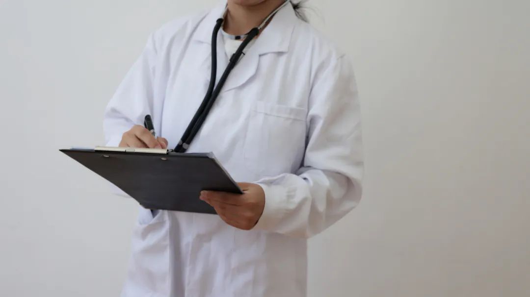 痛风应与哪种疾病鉴别,根据什么确定是痛风