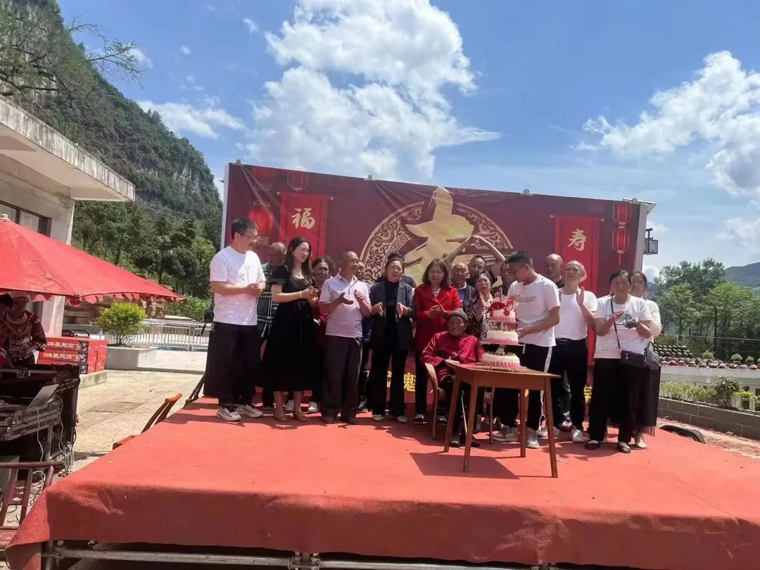 湖北巴东老兵谭文魁迎来百岁寿诞