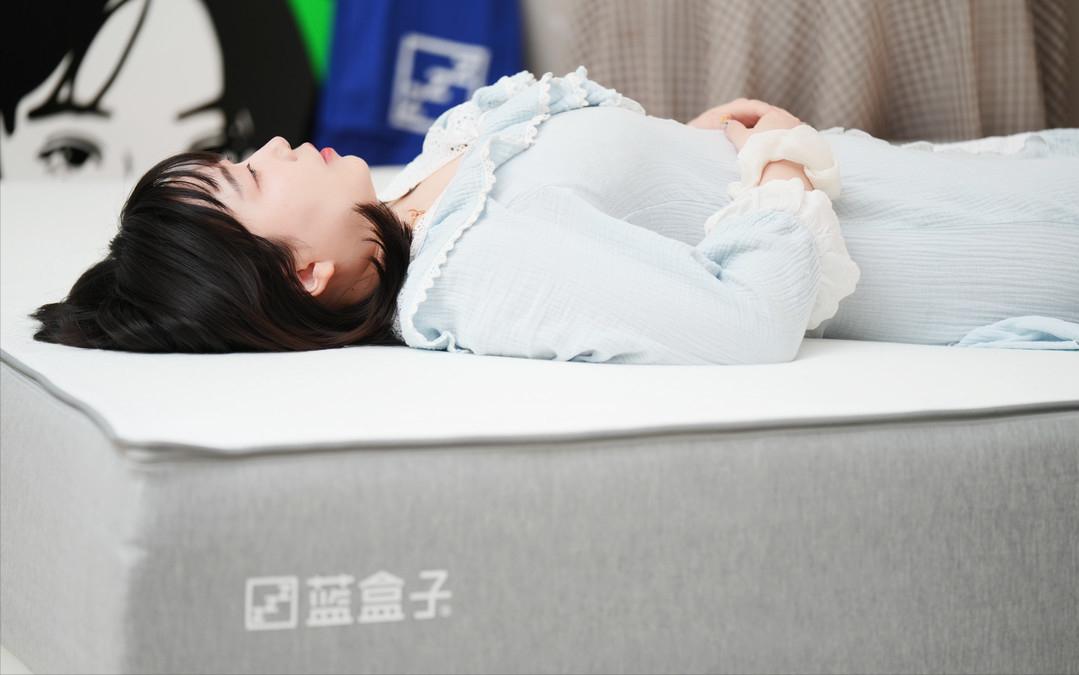 上班族适合睡硬床垫还是软床垫,睡眠不好怎么选择床垫