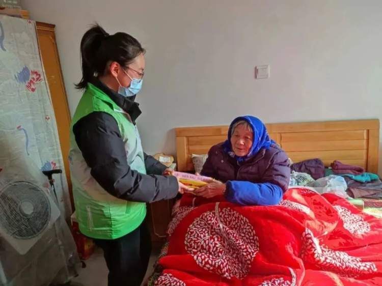 猜灯谜赢花灯趣味闹元宵,元宵节当然少不了做花灯猜灯谜