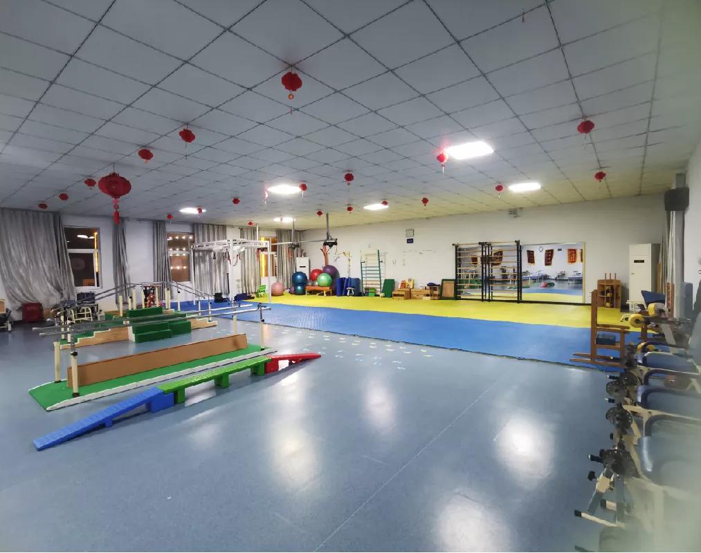 脑瘫康复与脑梗康复,小儿脑瘫在家可以做康复训练吗