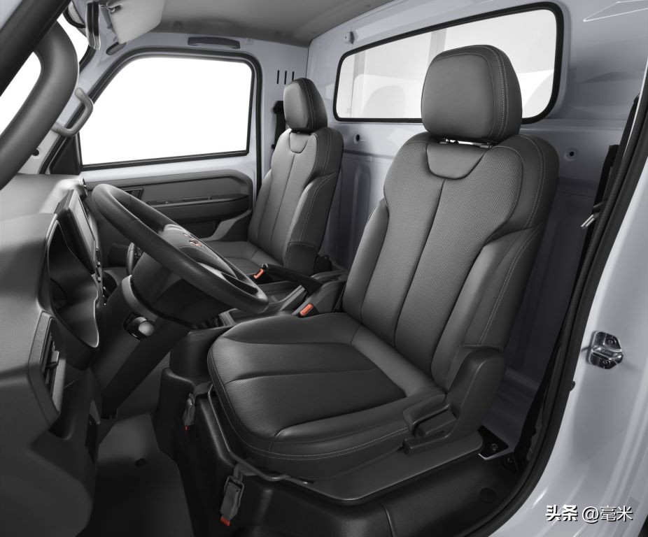 五菱新卡2.0和龙卡发动机一样吗,五菱龙卡有3米6的吗