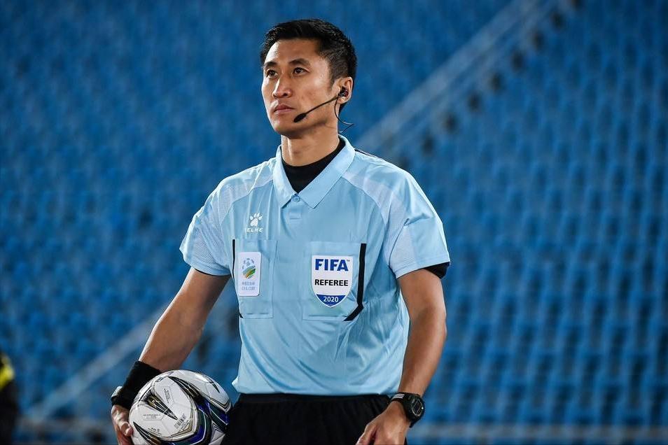 马宁裁判直播回放,马宁2002世界杯发牌是哪一场