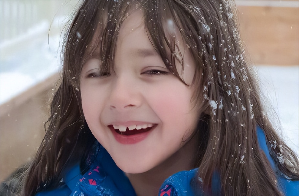 六岁小孩有一根白头发,孩子六年级有几根白头发