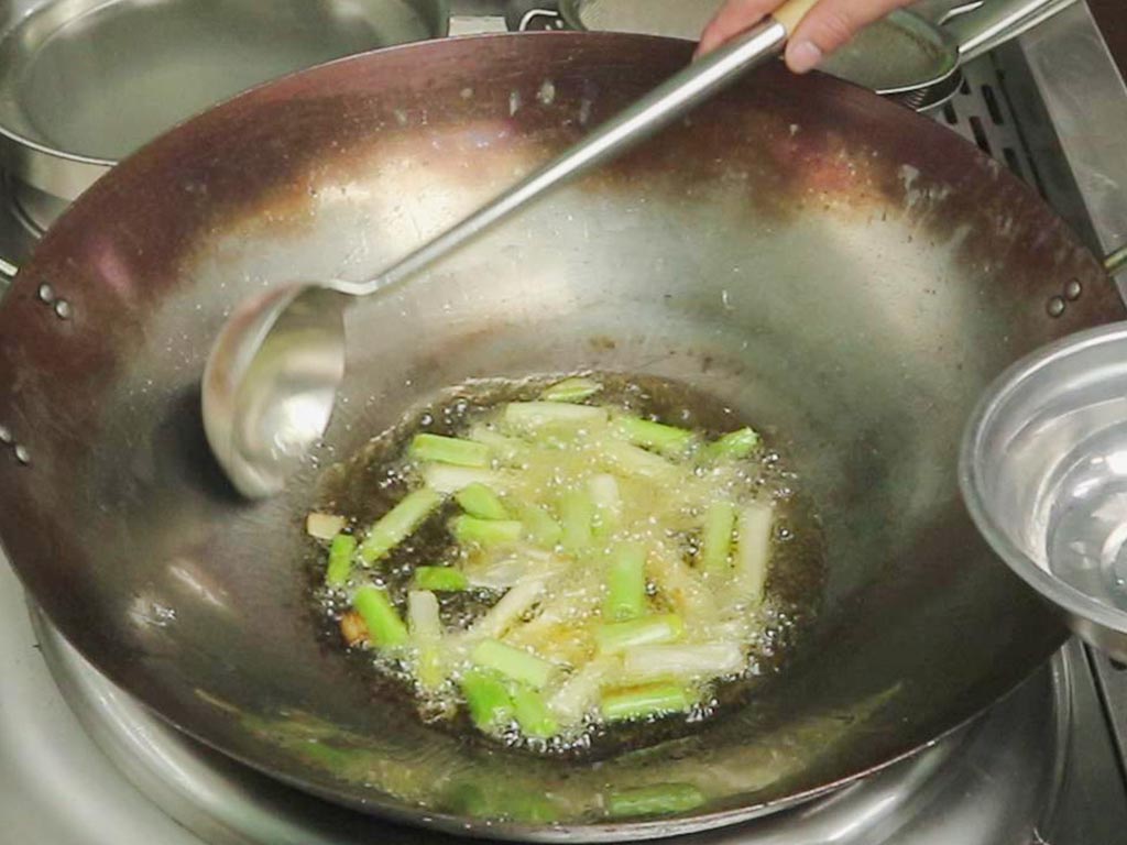 骨头汤虾皮不补钙真正补钙的食品,鸡蛋牛奶虾皮骨头汤补钙