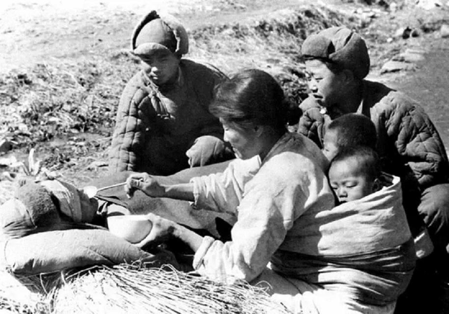 朝鲜军惨败后，后方只剩女人，志愿军高层严令：犯作风错误者枪毙