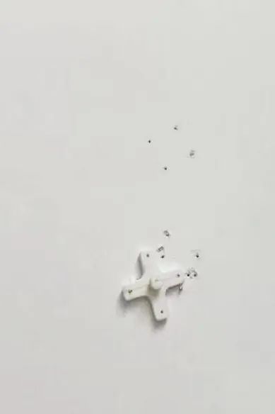 结婚照挂在卧室哪个位置好,结婚照挂在什么地方最合适