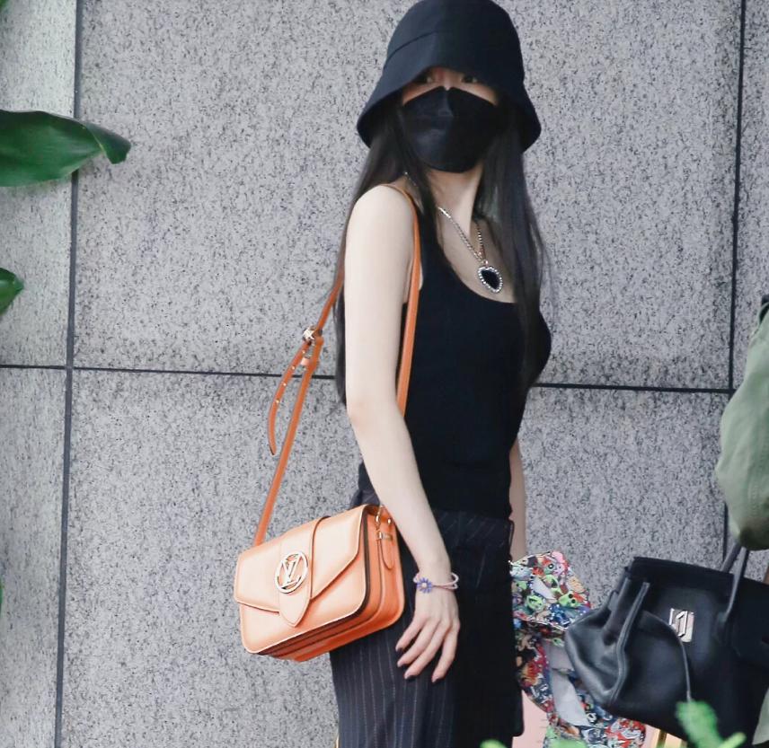 女明星夏季吊带穿搭,女明星穿吊带的穿搭