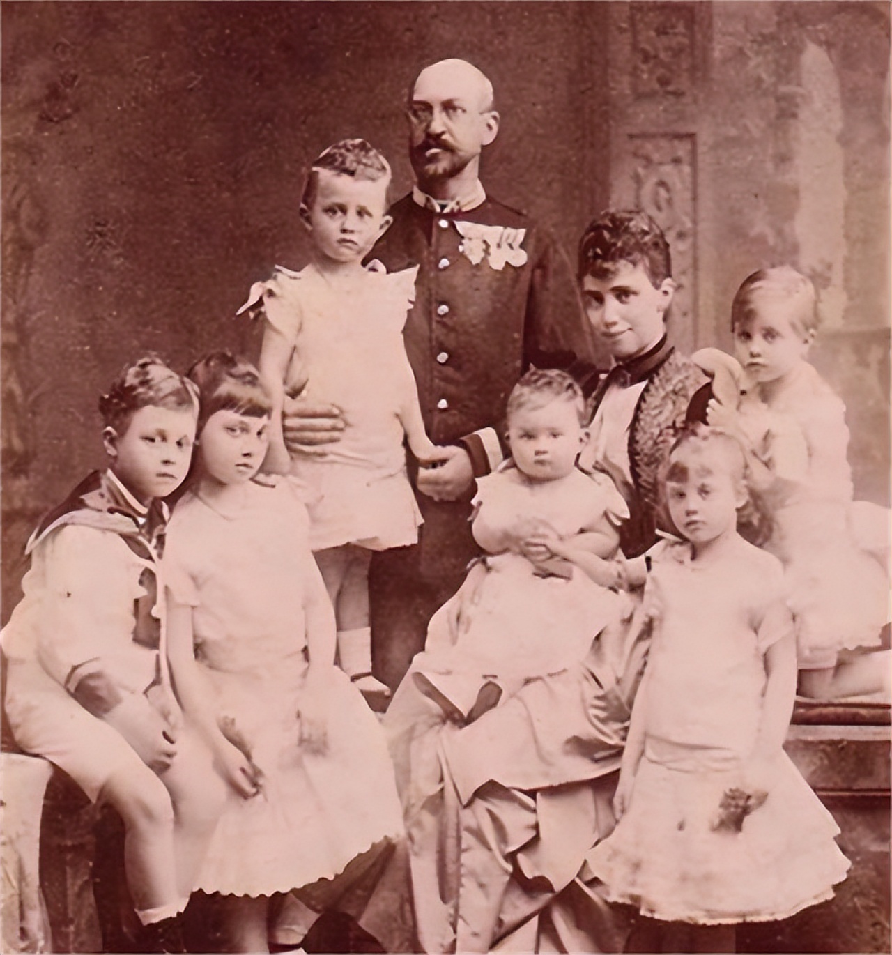 菲利普亲王和女儿安妮,菲利普亲王出轨事件