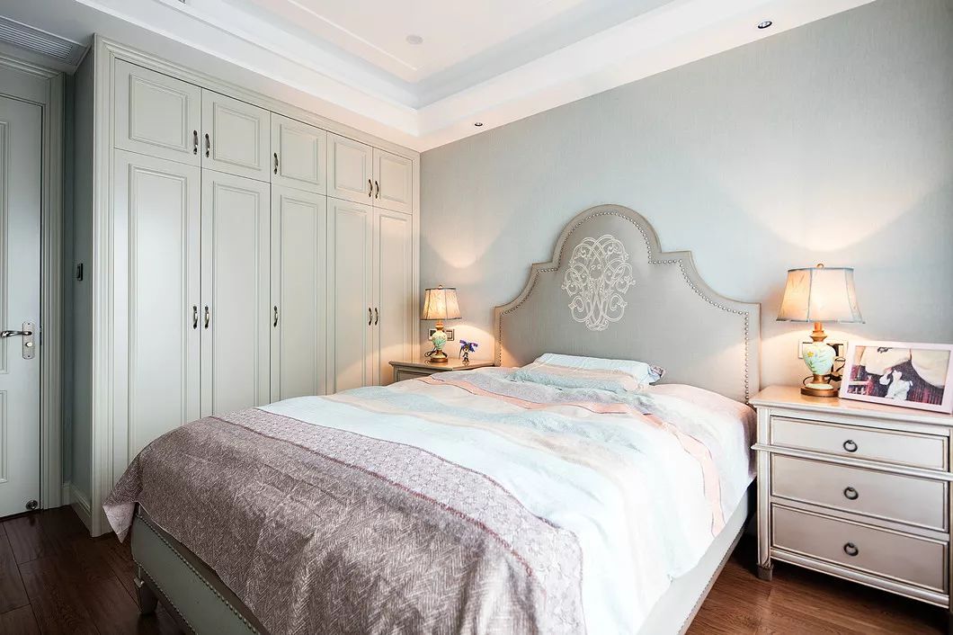 130平现代轻奢风迷人高雅范儿,127平现代美式风格